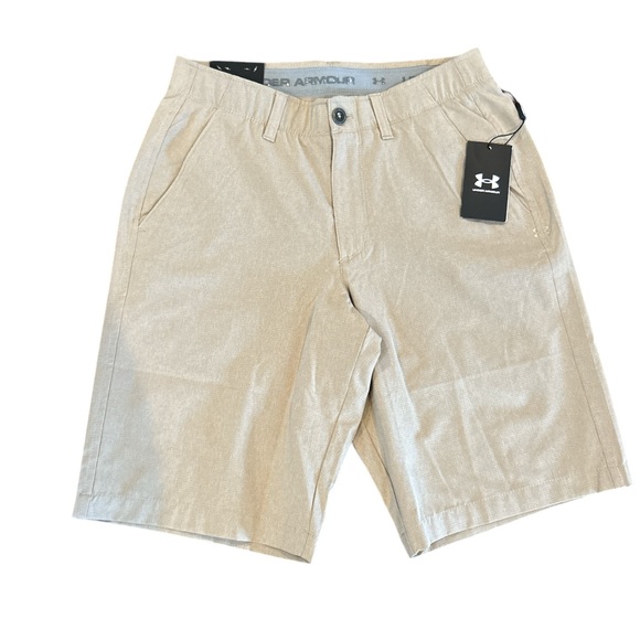 Under Armour Men's Size 30” Waist Khaki Golf Shorts NWT
